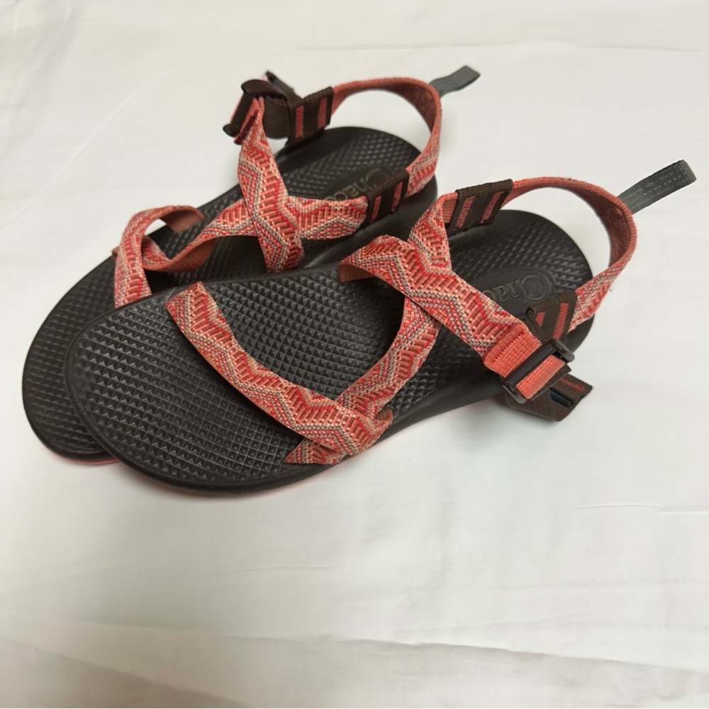 Chaco sandals
Size 5